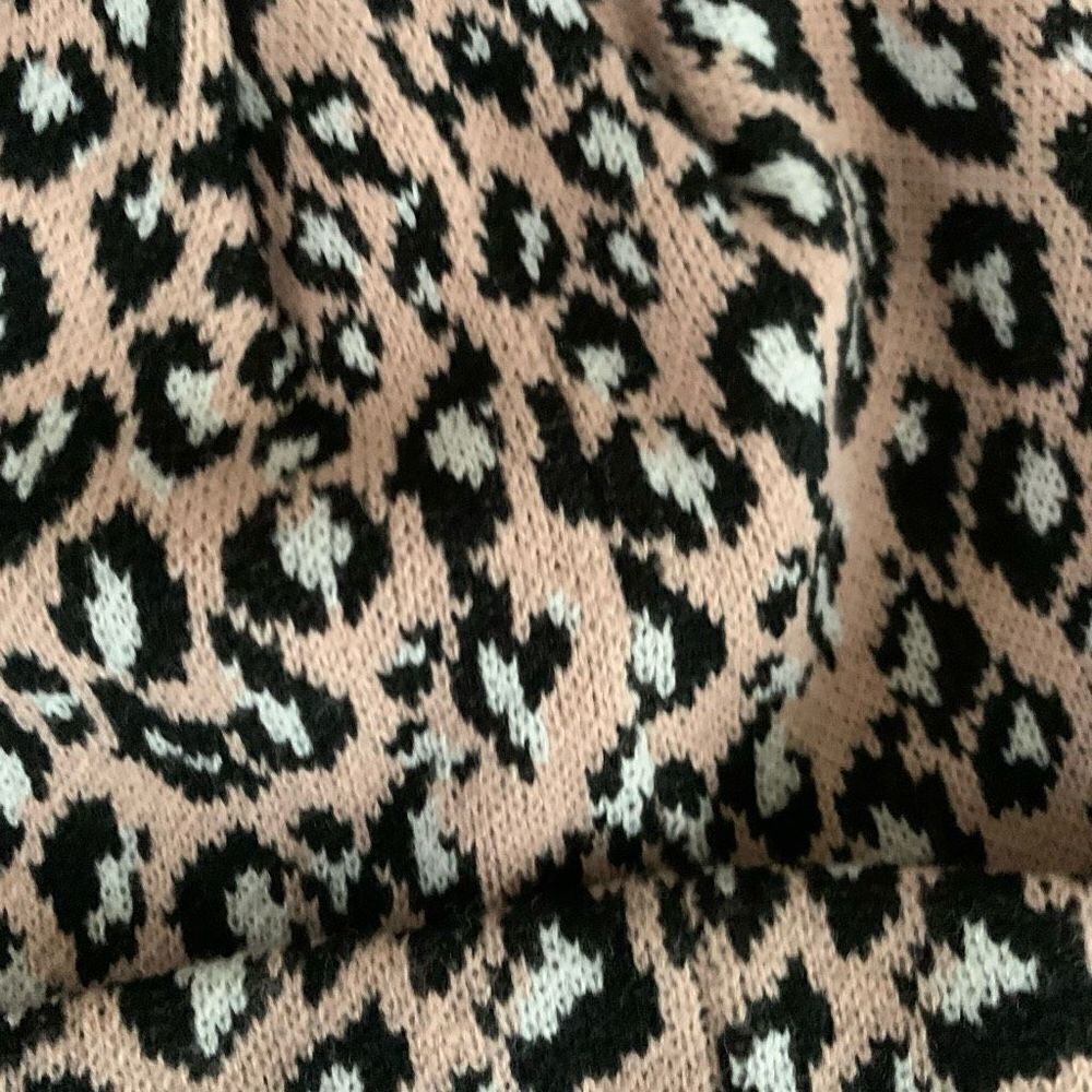 Pink leopard pom pom hat - Picture 2 of 7